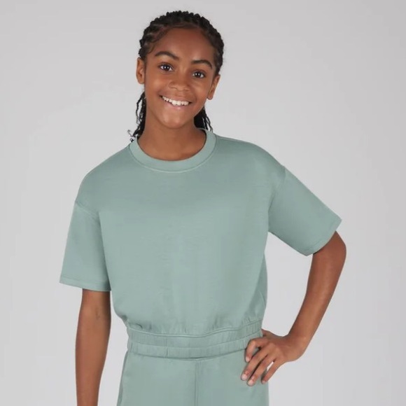 Yogalicious Other - Yogalicious Cropped Pullover Short Sleeve